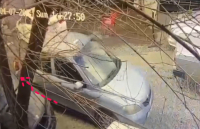 Водитель сбил ребенка в Бишкеке и скрылся - видео