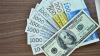 Сомы вместо долларов и рублей – в ЖК предложили запретить совершать сделки в инвалюте