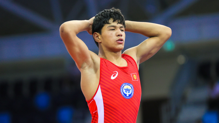 Кыргызстанец Билол Шарип уулу завоевал серебро на чемпионате мира по вольной борьбе (видео)