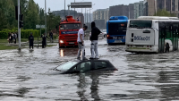 «Подводный автобус» и плавающие машины. Столицу Казахстана затопило после мощного ливня