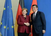 Сооронбай Жээнбеков поздравил Ангелу Меркель с Днем германского единства