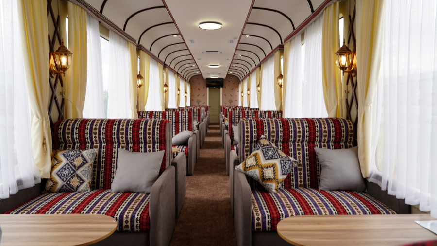 В поезде Бишкек-Балыкчи появился новый VIP-вагон - фото
