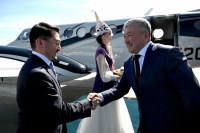 Встретили тепло: Адылбек Касымалиев прибыл в Казахстан