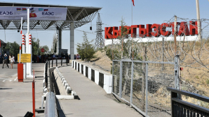 Кыргызстанские перевозчики жалуются на казахстанских пограничников