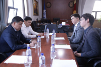 И. о. мэра Бишкека встретился с Кадыром Атамбаевым и остальными оппозиционными депутатами БГК