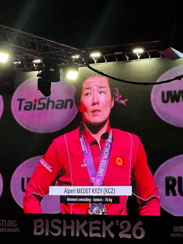 Айпери Медет кызы завоевала серебряную медаль на чемпионате Азии по женской борьбе