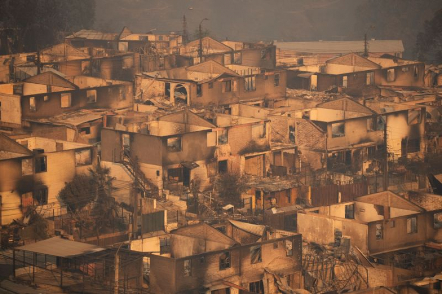 Более 100 человек погибли в результате лесных пожаров в Чили - фото