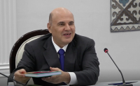 Михаил Мишустин передал Садыру Жапарову учебники по русскому языку