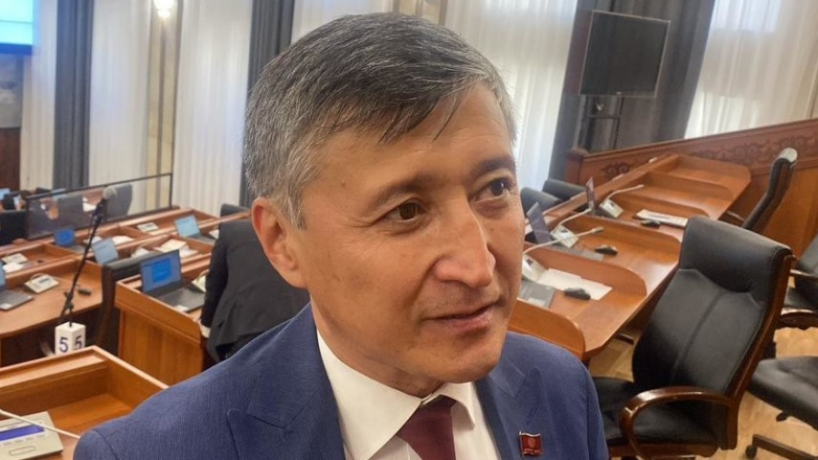 «Чиновники проявляют неуважение к депутатам из одномандатных округов» Вице-спикер Нурланбек Азыгалиев возмутился отношением министров