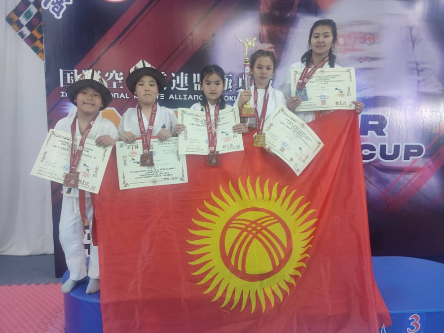 11-летняя каратистка из Кыргызстана стала чемпионкой Азии на соревнованиях в Узбекистане (фото)