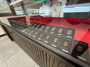 Золотые слитки «Кыргызалтына» теперь можно купить в фирменном магазине