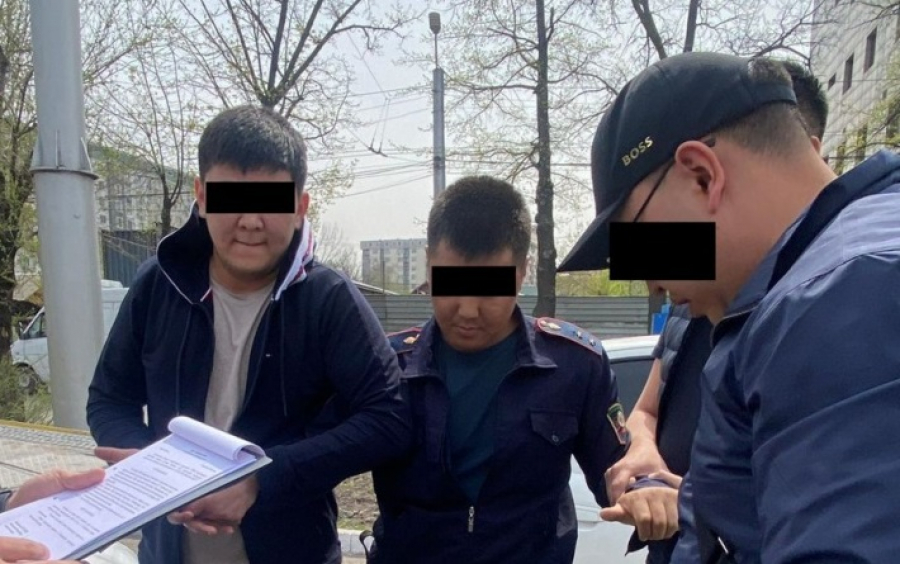 В ГКНБ рассказали подробности задержания инспектора УПСМ в Бишкеке