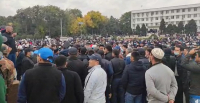 В Оше проходит митинг в поддержку Райымбека Матраимова