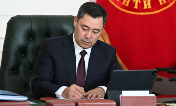 https://vesti.kg/media/k2/items/cache/12eed3b093f3f9566b579b85fb8b8046_L.jpg