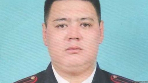 Экс-глава Чуйского ГУВД не имеет претензий к жене, напавшей на него с ножом