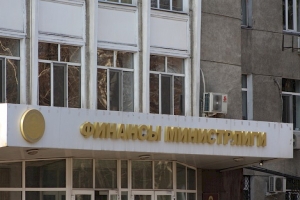 Работники Минфина получают по 10 тыс. сомов сверх зарплаты «на продукты»?