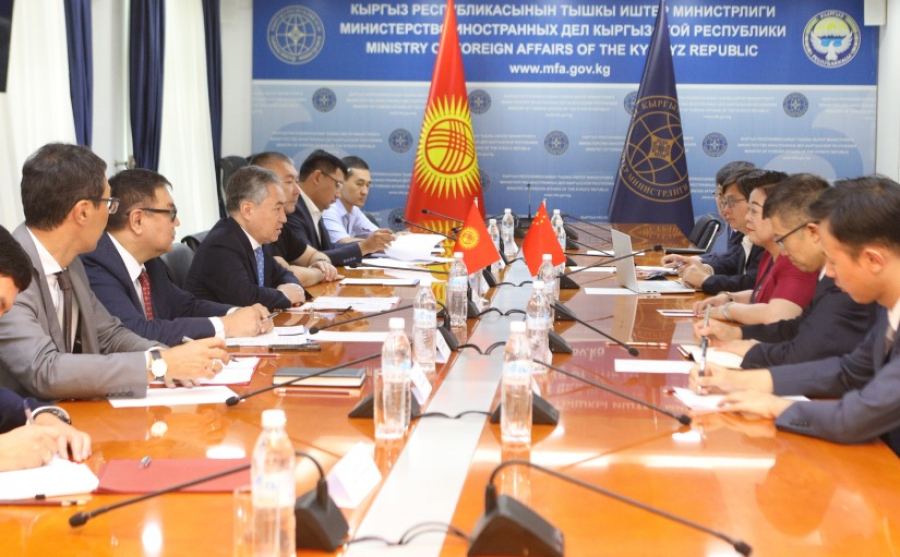 Жээнбек Кулубаев и посол Китая обсудили строительство железной дороги КНР – КР – РУз