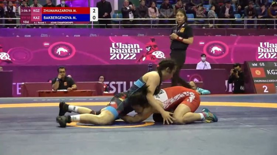 Мээрим Жуманазарова выиграла серебряную медаль на чемпионате Азии по борьбе