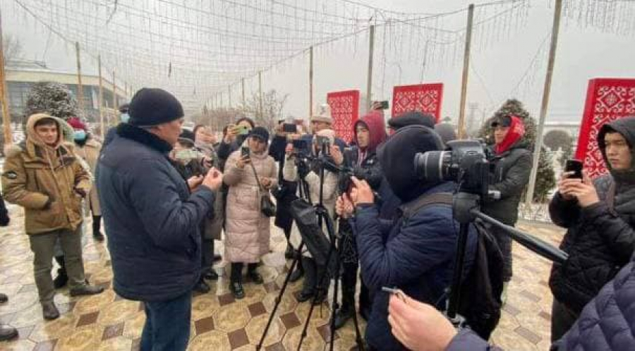 Сайт репортер новости. Митинг Ош. Журналисты в Оше. Митинг Бишкек. Репортер новостей.
