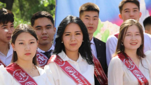 Садыр Жапаров: Это один из самых важных дней в жизни каждого выпускника