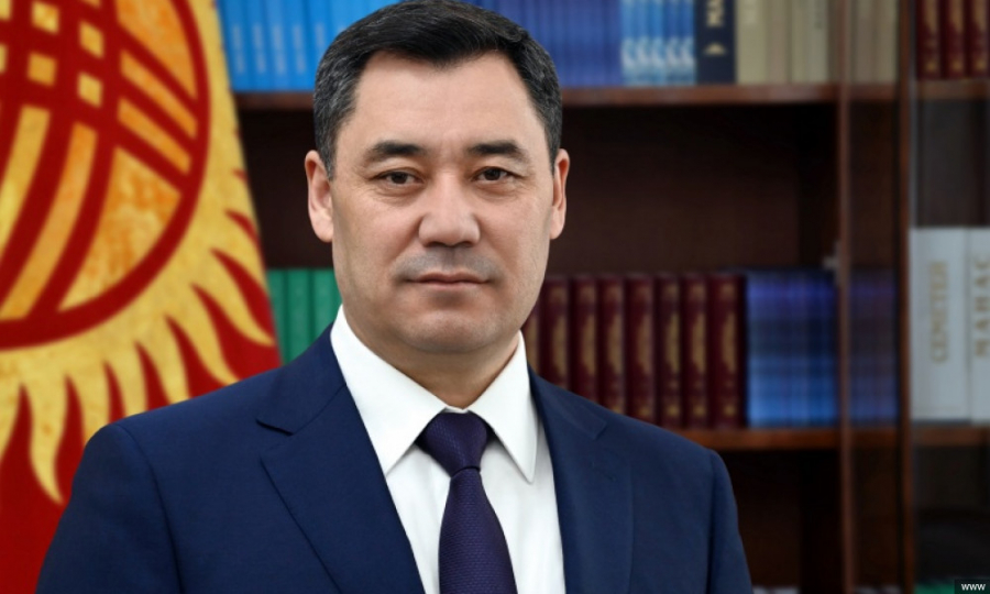 Садыр Жапаров поздравил кыргызстанцев с Днем защитника Отечества