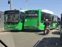 ДТП с участием двух автобусов произошло в Бишкеке (видео)