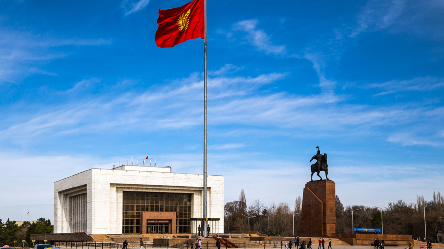 В Бишкеке площадь Ала-Тоо перекрывают из-за празднования 30-летия Нацгвардии