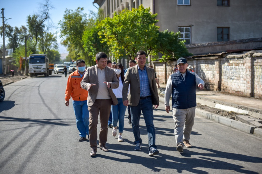 Мэр Бишкека ознакомился с ходом ремонта дорог