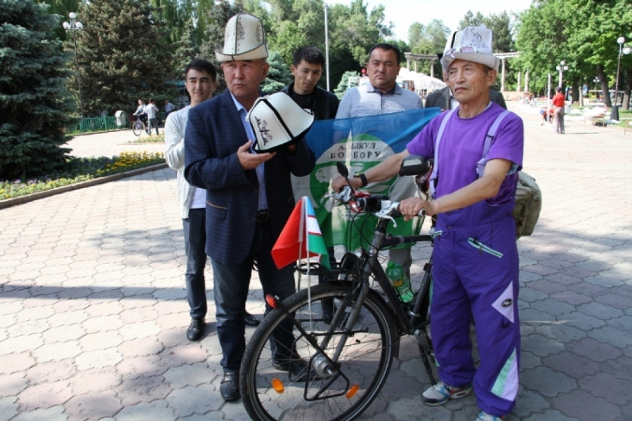 75-летний житель Оша отправился на велосипеде на Игры кочевников в Турции