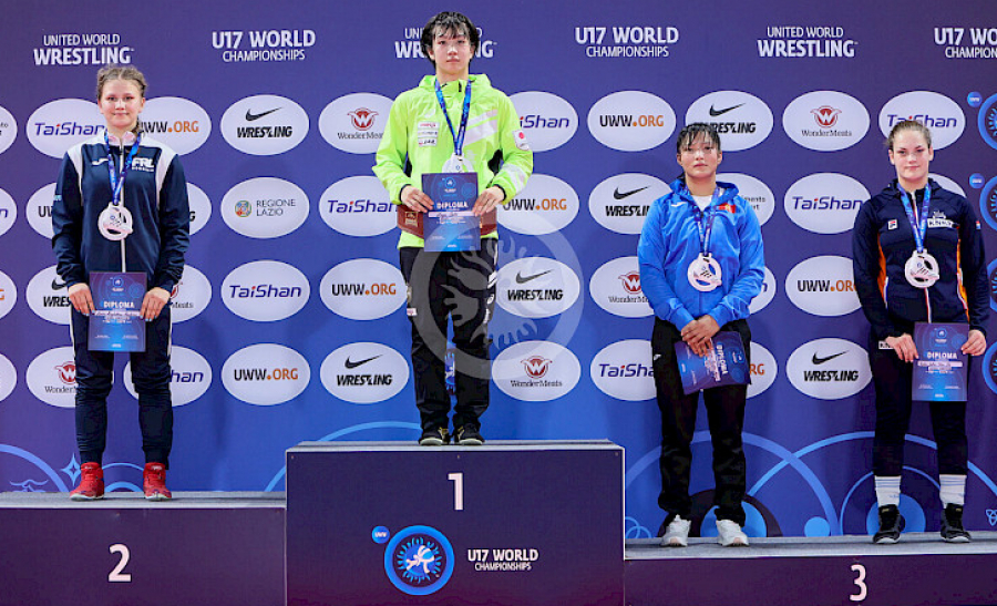 Жаркынай Нурлан кызы завоевала бронзовую медаль на чемпионате мира по борьбе U-17