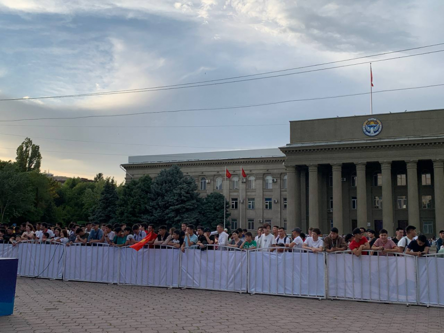 Кубок Азии: Кыргызстанские футбольные болельщики верят в победу сборной (видео)