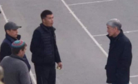 Алмазбека Атамбаева сфотографировали во дворе ИК-47 (фото)