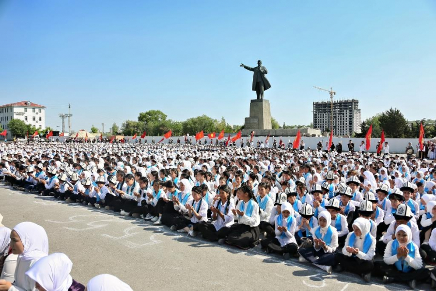 В Кыргызстане запретили привлекать детей к организации массовых мероприятий