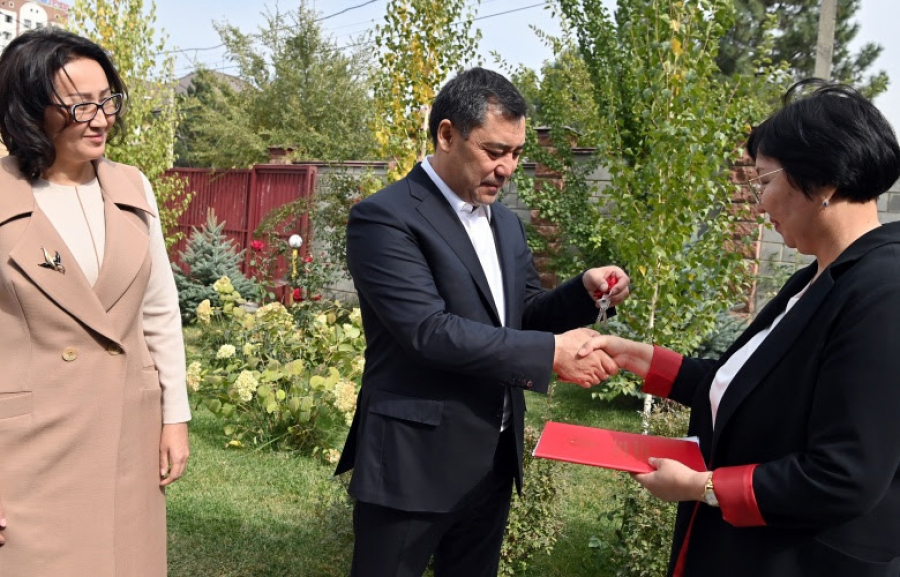Семья Садыра Жапарова передала ОАО «ГИК» свой жилой дом в Бишкеке