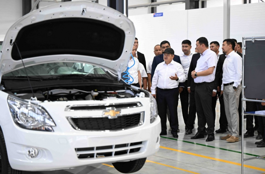 Глава кабмина посетил кыргызско-узбекский завод по сборке авто - фото
