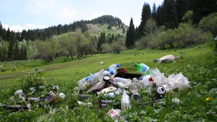 Стыд и срам! Горы близ Бишкека после майских праздников завалены мусором - видео