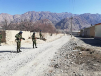На кыргызско-таджикской границе проходит встреча для выяснения причин выстрела в кыргызского пограничника