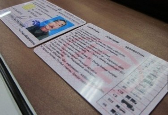 В Казахстане появятся новые водительские права