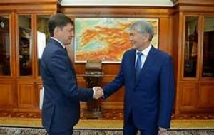 Алмазбек Атамбаев выступил в защиту премьера