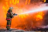 Пожар на СЭЗ Бишкека охватил 8 тыс квадратных метров