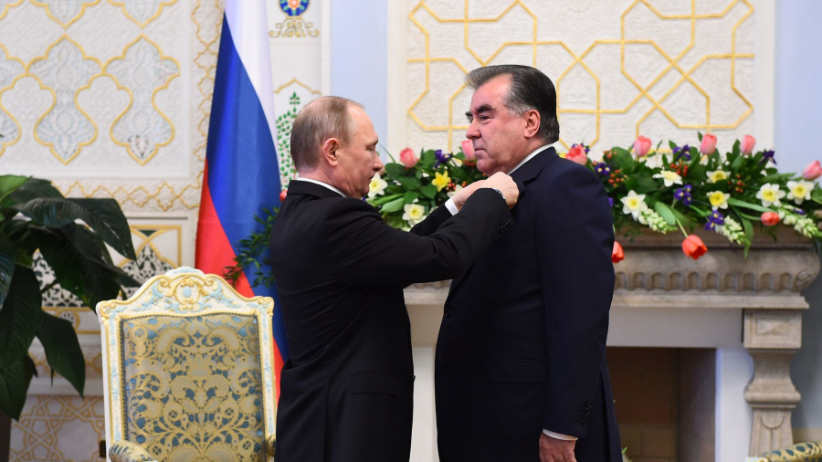 Владимир Путин наградил Эмомали Рахмона важным государственным орденом