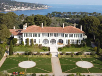 Кыргызстан намерен судиться с Францией из-за замка покойного олигарха Березовского