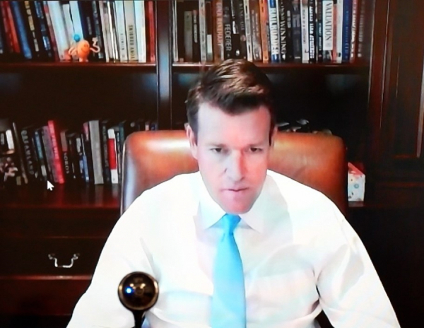 Кыргыз бийлиги "Центерранын" президенти Скотт Перри менен сүйлөшүүлөрдү өткөрдү