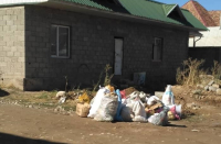 Мэрия Бишкека: Так нельзя! Жители «Рухий Мураса» и «Алтын Ордо», заплатите за мусор!