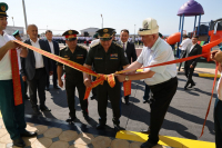 Ташиев вручил пограничникам в Тамчи ключи от служебных квартир (фото)