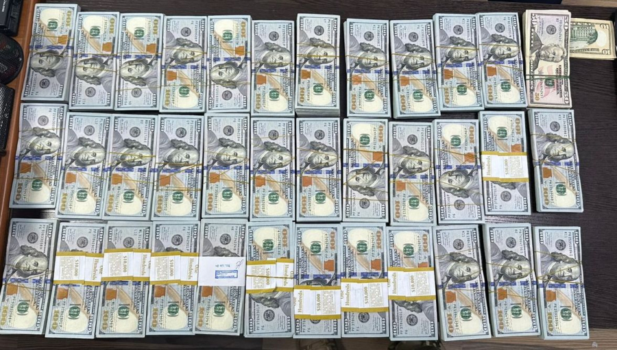 Гражданин Китая пытался незаконно вывезти из Кыргызстана $350 тысяч