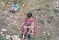 Врач: Дети, женщины и старики в Баткене уже несколько дней находятся без еды и одежды (фото)