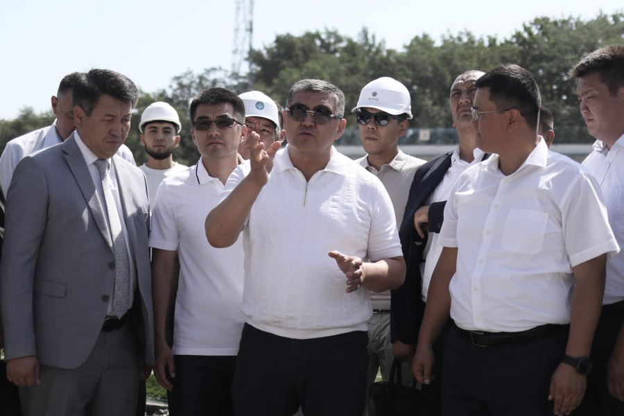 Камчыбек Ташиев ознакомился с ходом реконструкции стадиона им. Д. Омурзакова