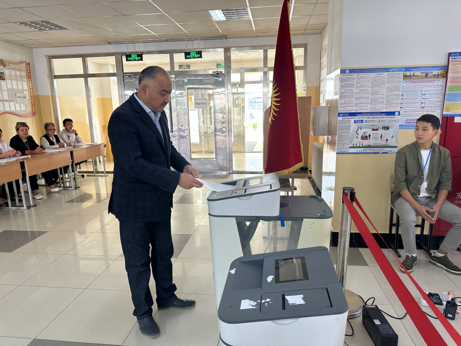 Нурланбек Шакиев проголосовал на выборах по Ленинскому одномандатному округу