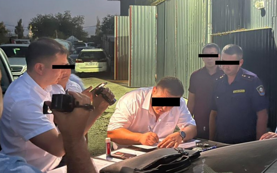 Задержан командир взвода полка УПСМ, вымогавший у водителя золотой перстень за 30 000 сомов (фото)